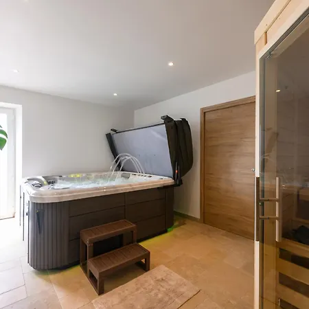 De Luxe Dans Le Cotentin Avec Piscine Interieure Jacuzzi ,sauna, Salle De Sport Salle De Jeux *